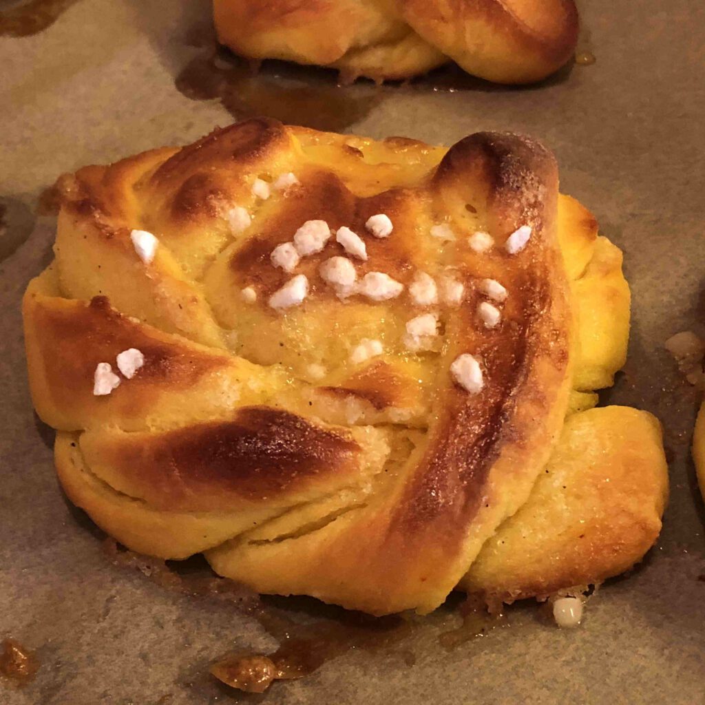 Saffransbullar, Safranschnecken – lasst sie euch schmecken! | ichtich